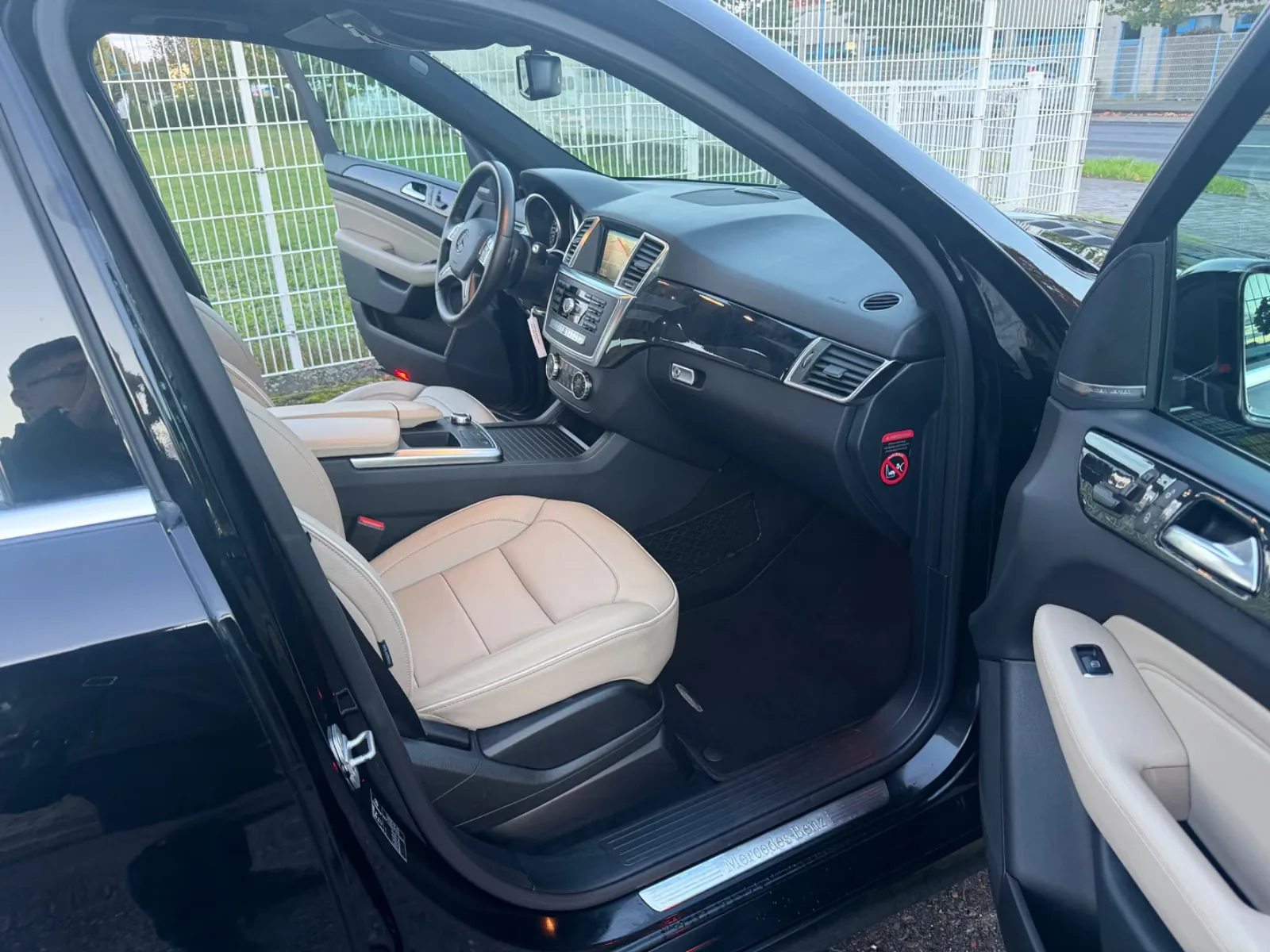 Mercedes-Benz Classe M 350 4MATIC Pack AMG | 306 ch | BVA | Toit panoramique | Cuir beige | Harman Kardon | GPS | Attelage