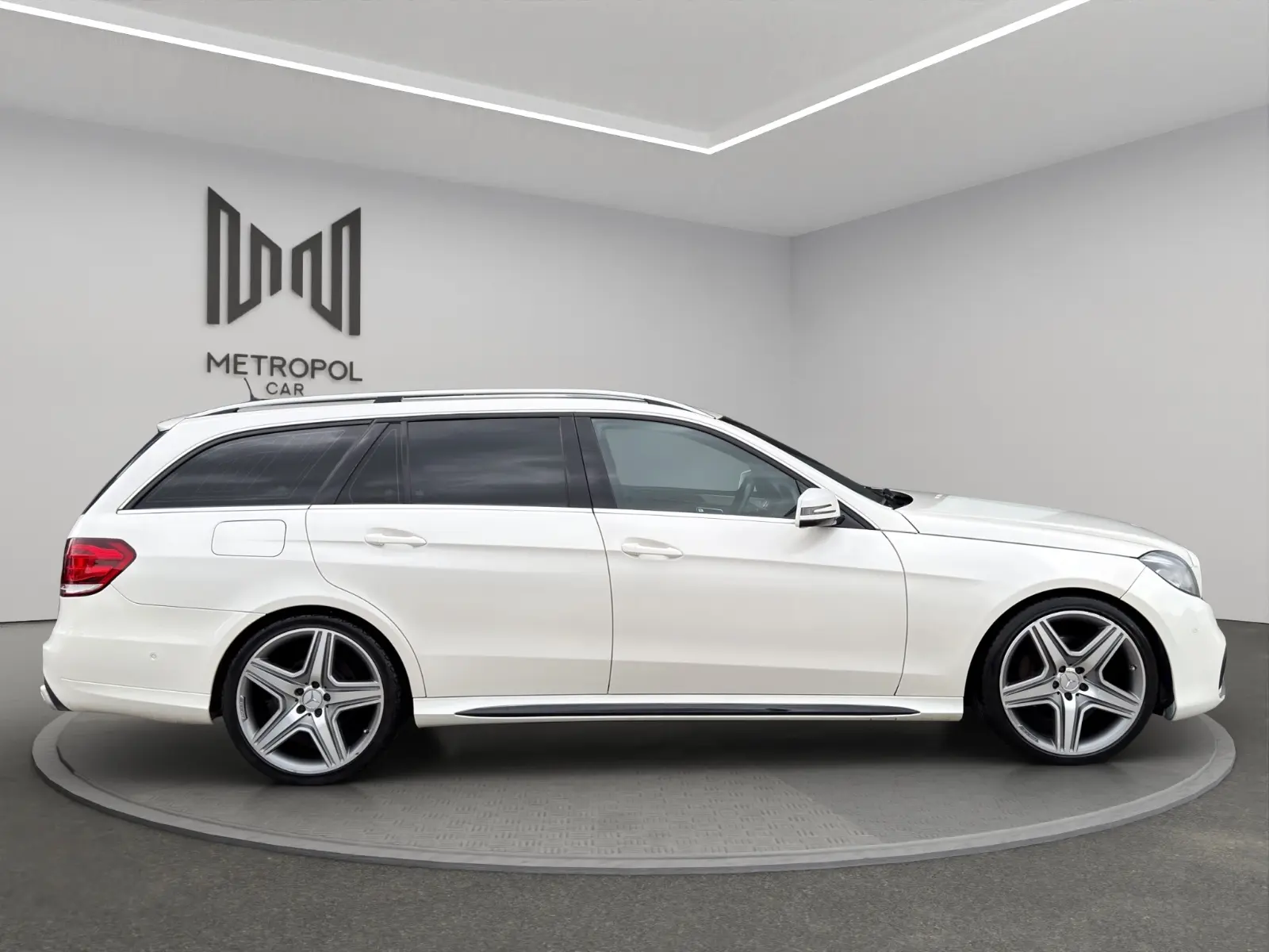 Mercedes E 350 BlueTEC Break V6 252 ch Avantgarde • Toit pano • Cuir • Harman Kardon • GPS • LED