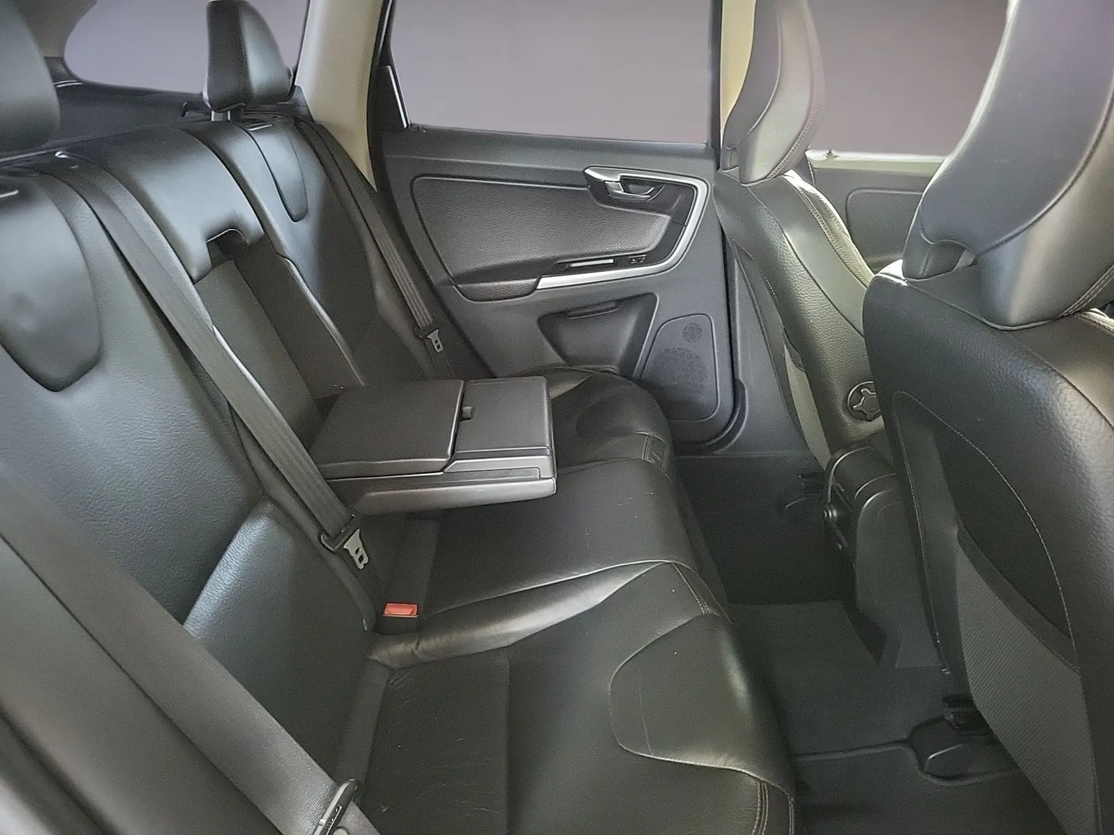 Volvo XC60 D5 AWD 205 ch Summum • 5 cylindres • Cuir • Toit pano • GPS • Caméra • Xénon • Attelage