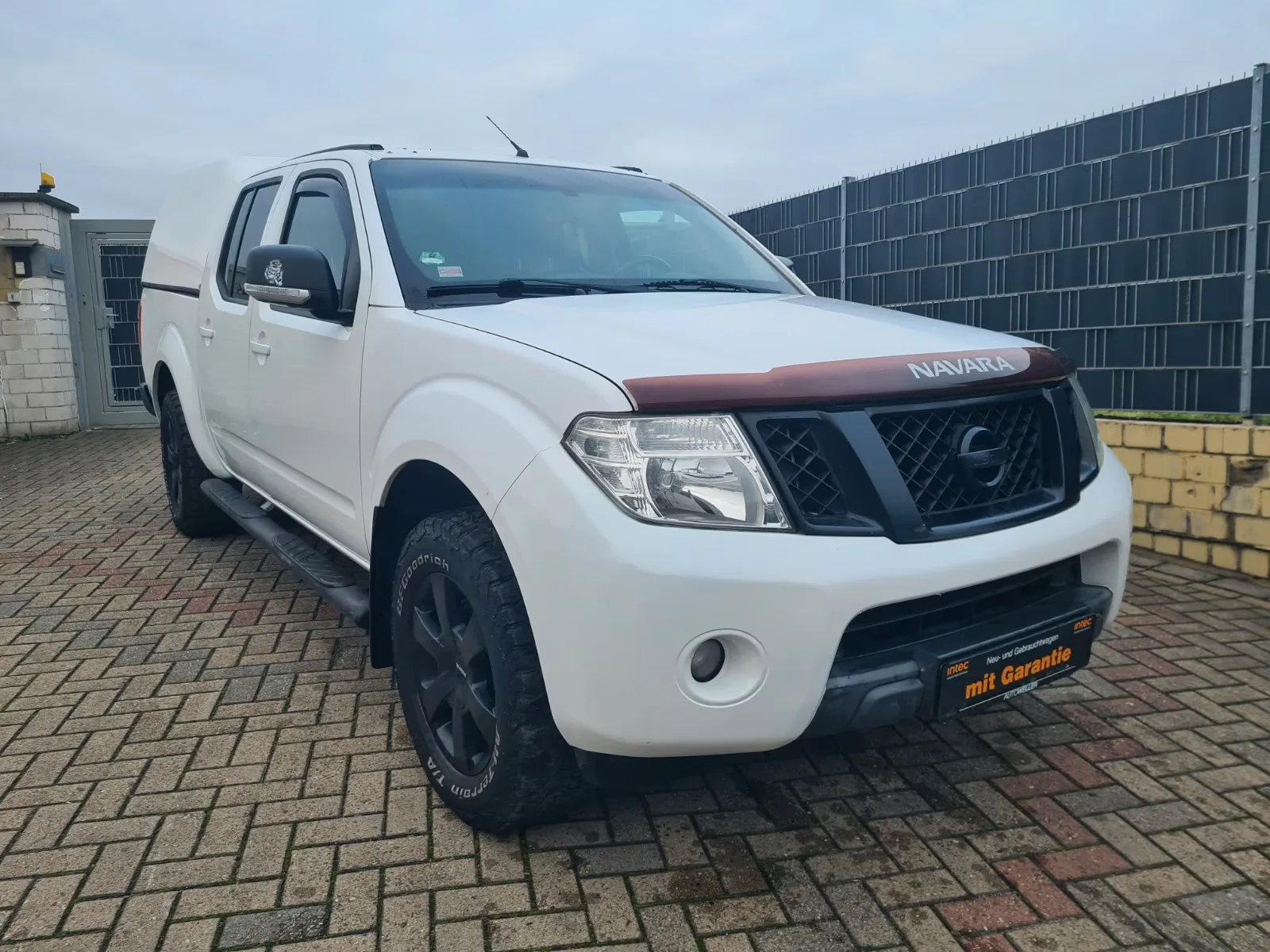 NISSAN NAVARA 190CH - 4X4 - BVA - CAMÉRA - TOIT OUVRANT - HISTORIQUE ENTRETIEN COMPLET - CT RECENT