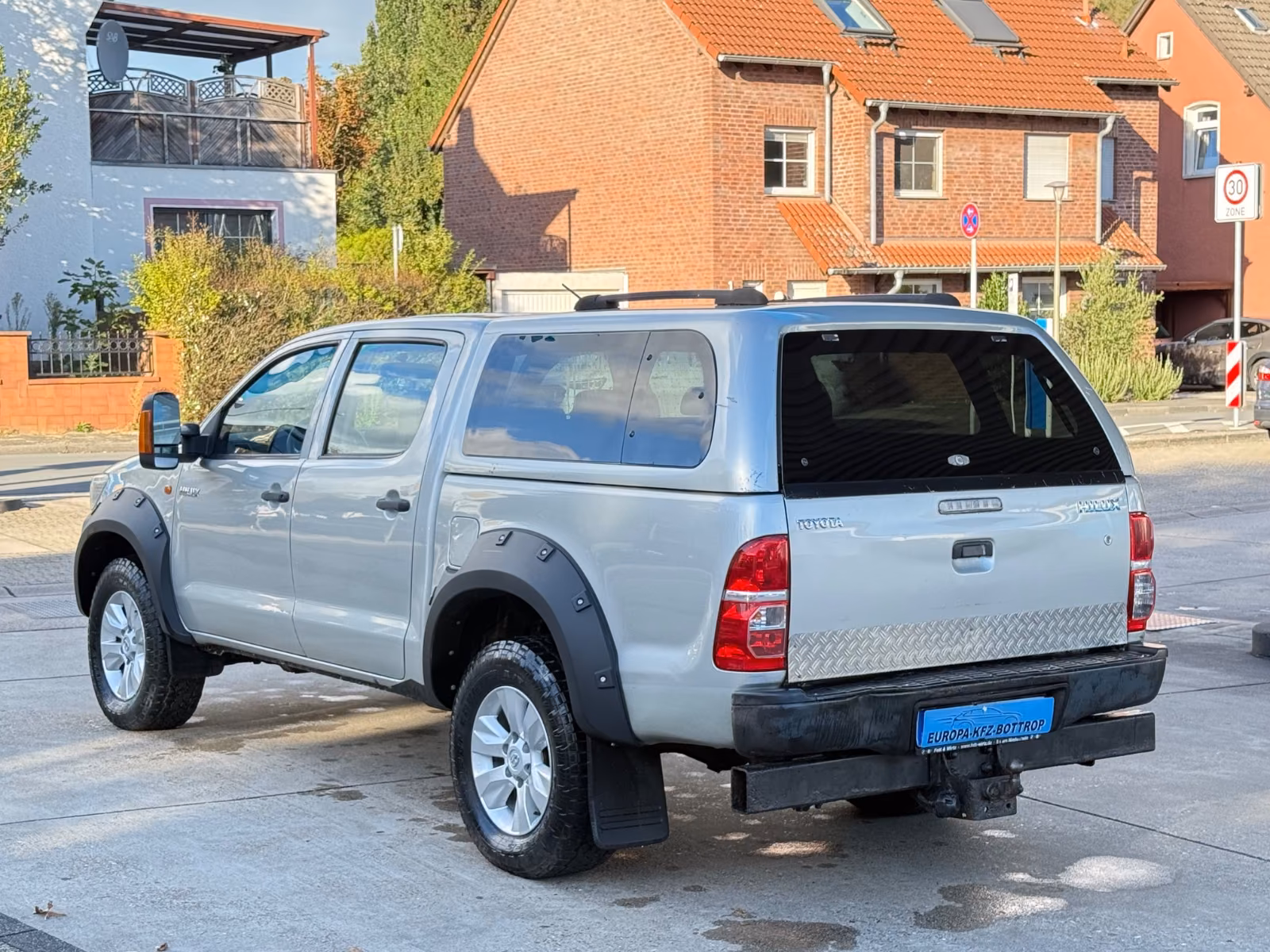 TOYOTA HILUX DOUBLE CAB 4X4 144 ch BVM - 1ère MAIN - ATTELAGE - 1540000 km