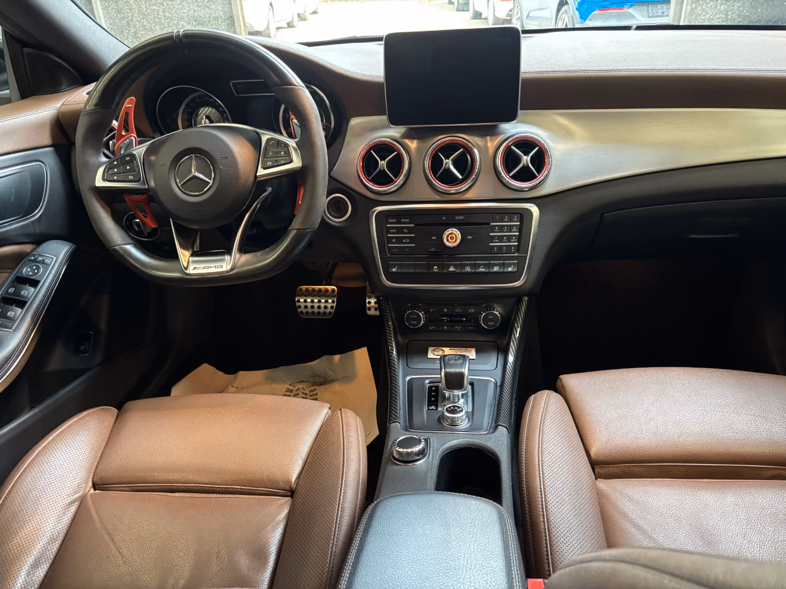 Mercedes CLA 45 AMG 4MATIC 381 ch • Pack Carbone AMG • DCT • Cuir • GPS • Sièges sport • Jantes 19"