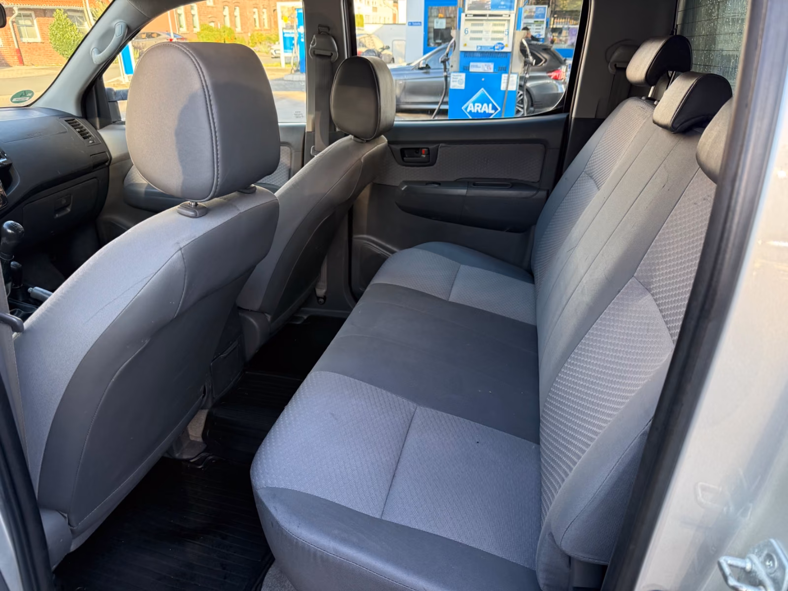 TOYOTA HILUX DOUBLE CAB 4X4 144 ch BVM - 1ère MAIN - ATTELAGE - 1540000 km