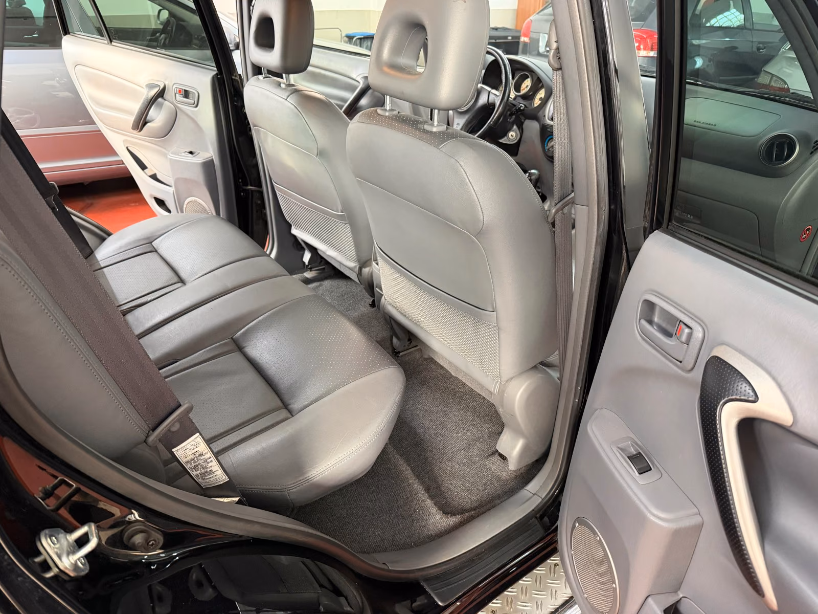Toyota RAV4 2.0 VVT-i 150 ch 4x4 Limited • 5 portes • Cuir • Toit ouvrant • Sièges chauffants