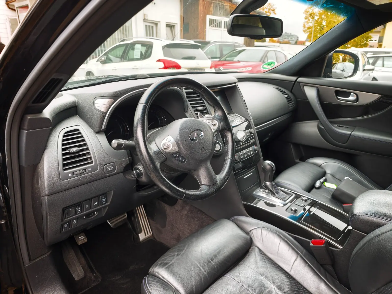 Infiniti QX70 3.0d S Premium | 238 ch | BVA | Cuir | Toit ouvrant | Régulateur adaptatif | Sièges chauffants et ventilés | GPS