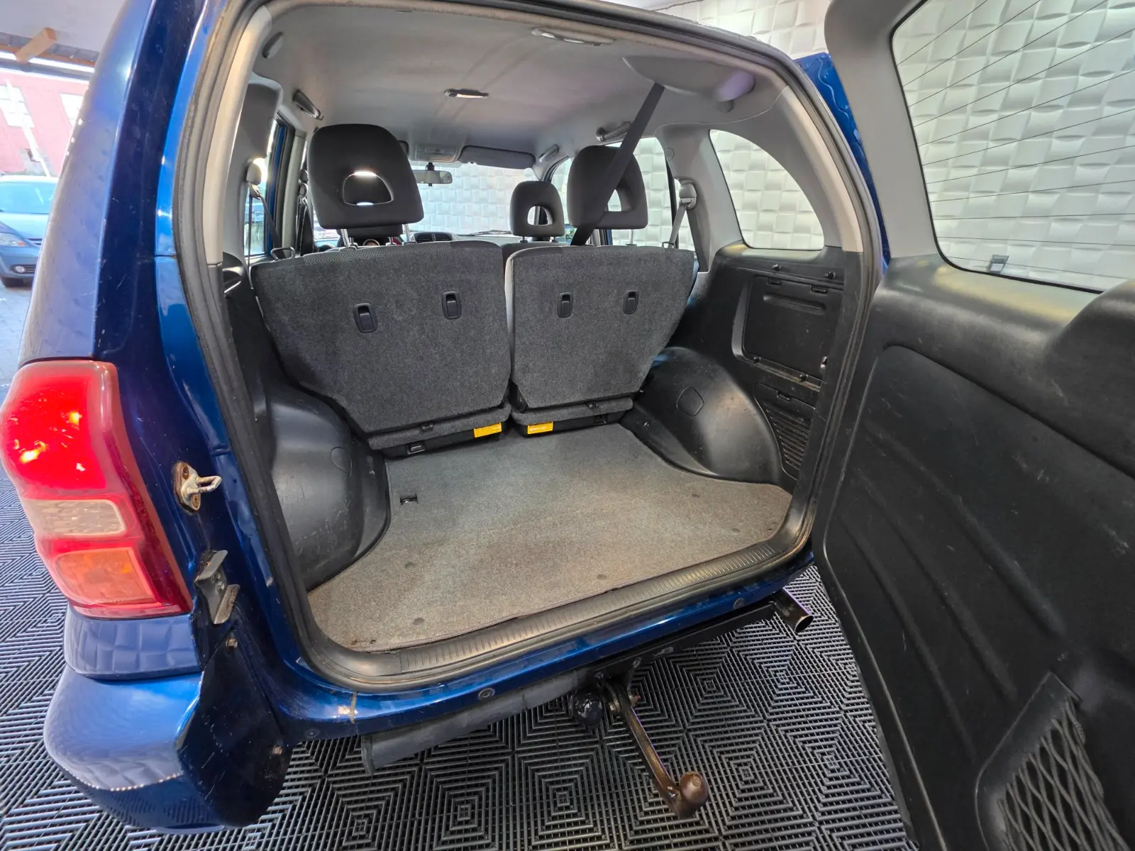 Toyota RAV4 2.0 D-4D 116 ch 4x4 Sol • 5 portes • Clim auto • Sièges chauffants • Attelage