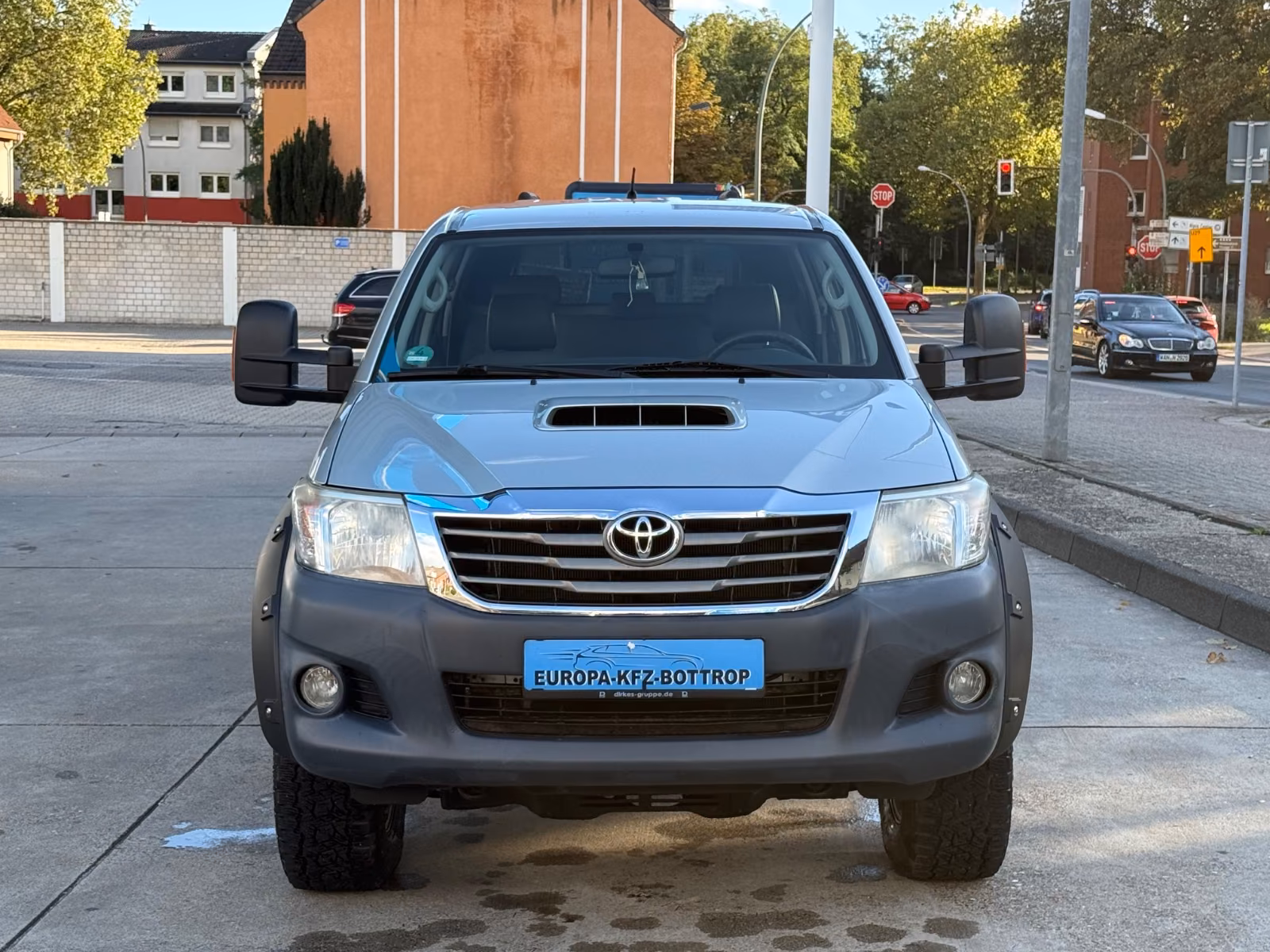 TOYOTA HILUX DOUBLE CAB 4X4 144 ch BVM - 1ère MAIN - ATTELAGE - 1540000 km