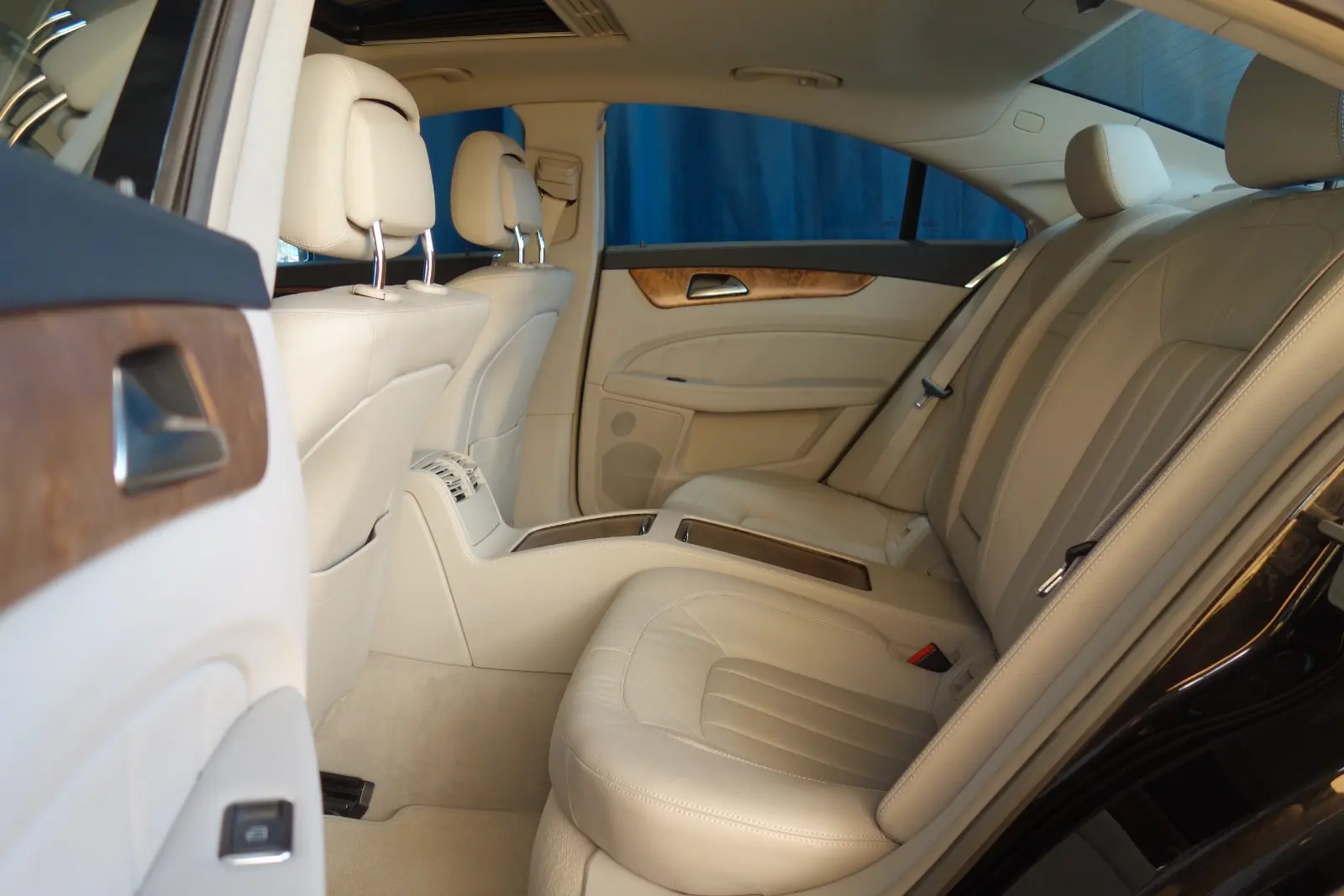 Mercedes-Benz Classe CLS 350 BlueEFFICIENCY | 306 ch | BVA | Cuir beige | Suspension pneumatique | Toit ouvrant | GPS | Sièges chauffants