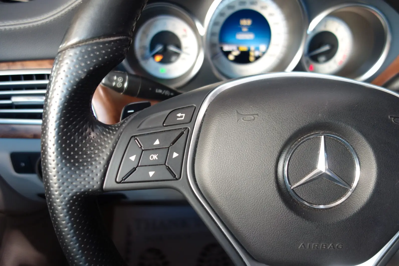 Mercedes-Benz Classe CLS 350 BlueEFFICIENCY | 306 ch | BVA | Cuir beige | Suspension pneumatique | Toit ouvrant | GPS | Sièges chauffants