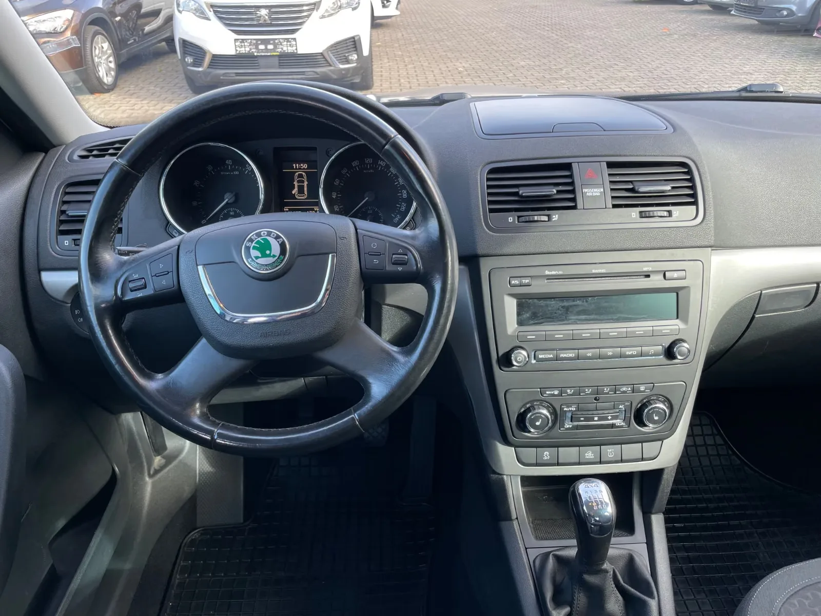 Skoda Yeti 1.8 TSI 160 ch 4x4 Experience • Attelage • Clim bizone • Sièges chauffants • Régulateur