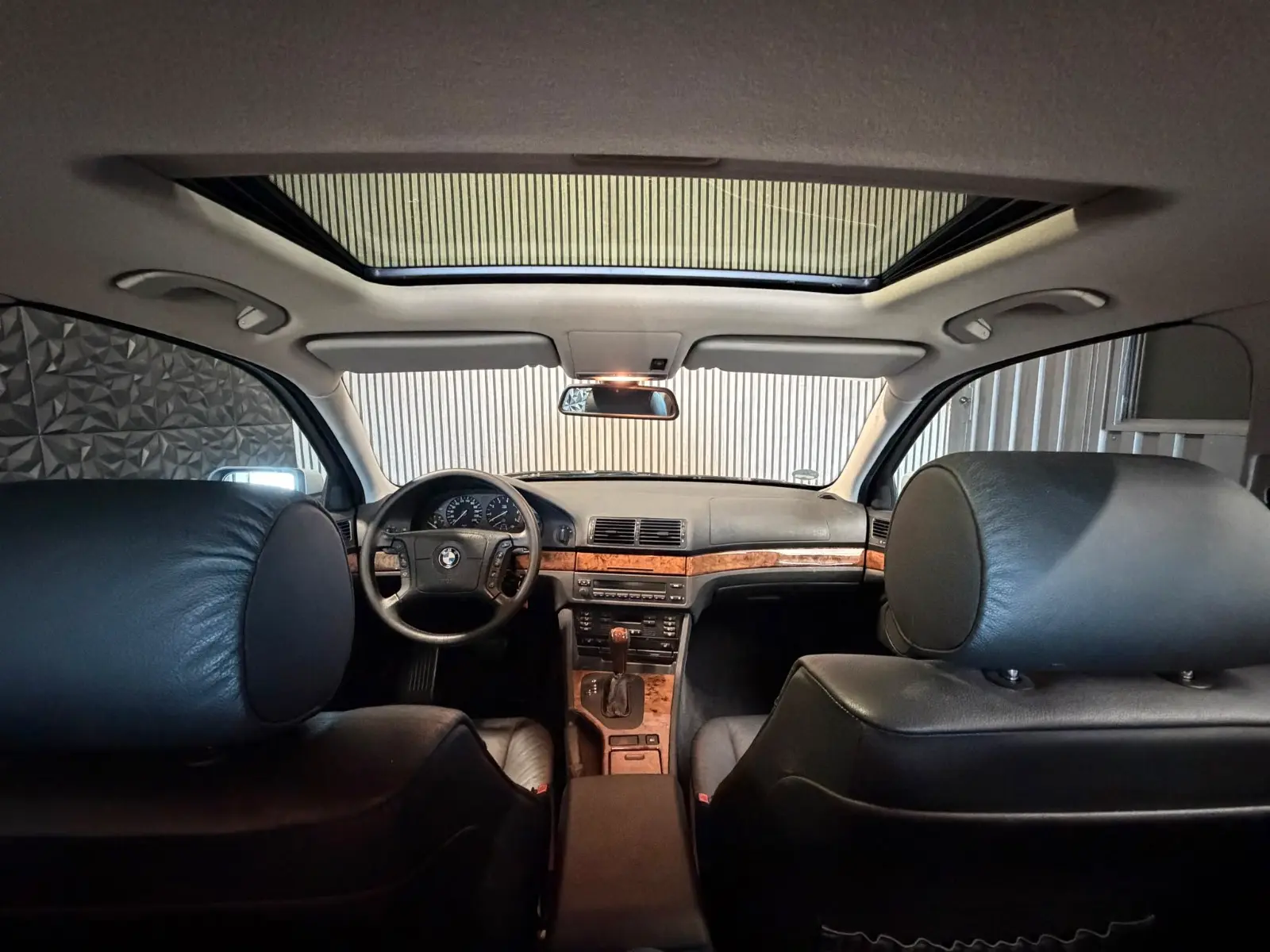 BMW 525i Touring E39 192 ch Exclusive • 6 cylindres • Boîte auto • 120 000 km • Cuir • Xénon • Attelage