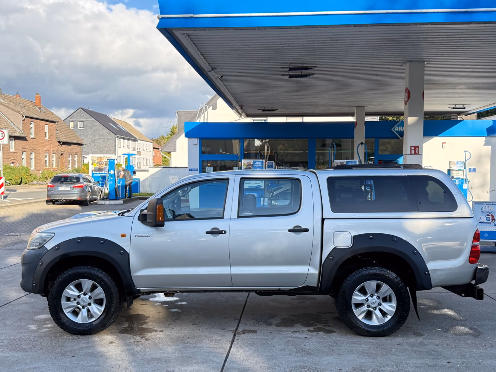 TOYOTA HILUX DOUBLE CAB 4X4 144 ch BVM - 1ère MAIN - ATTELAGE - 1540000 km
