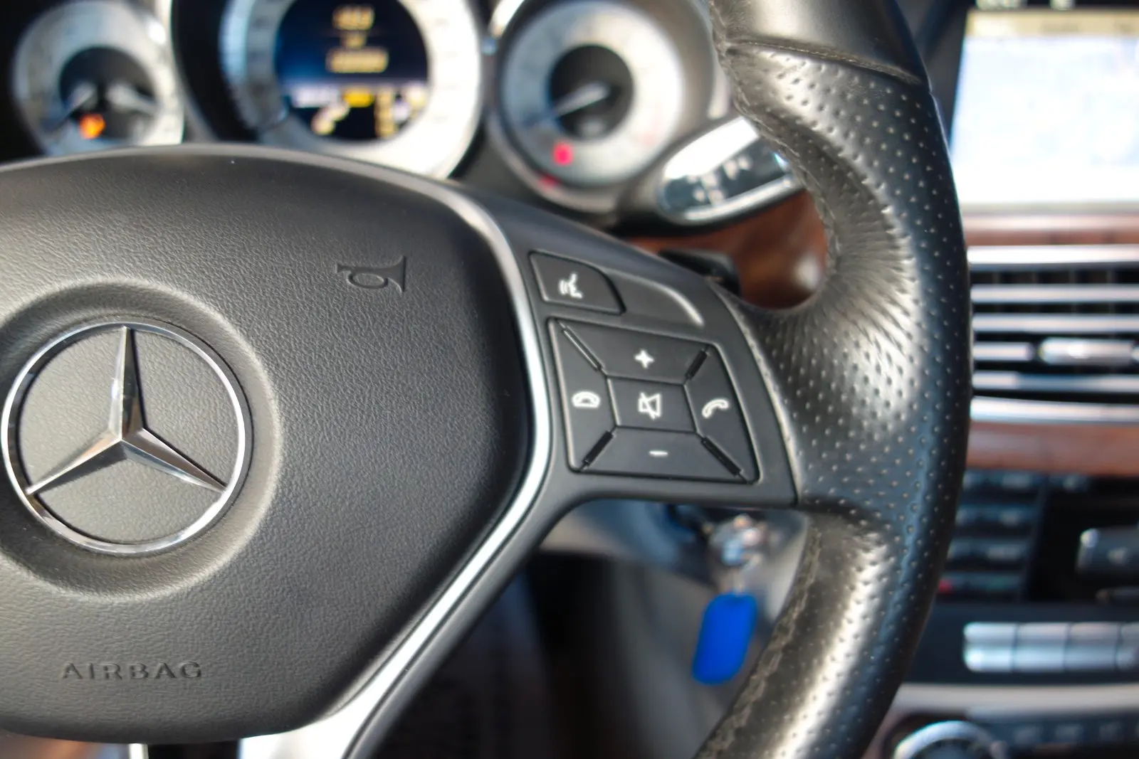 Mercedes-Benz Classe CLS 350 BlueEFFICIENCY | 306 ch | BVA | Cuir beige | Suspension pneumatique | Toit ouvrant | GPS | Sièges chauffants