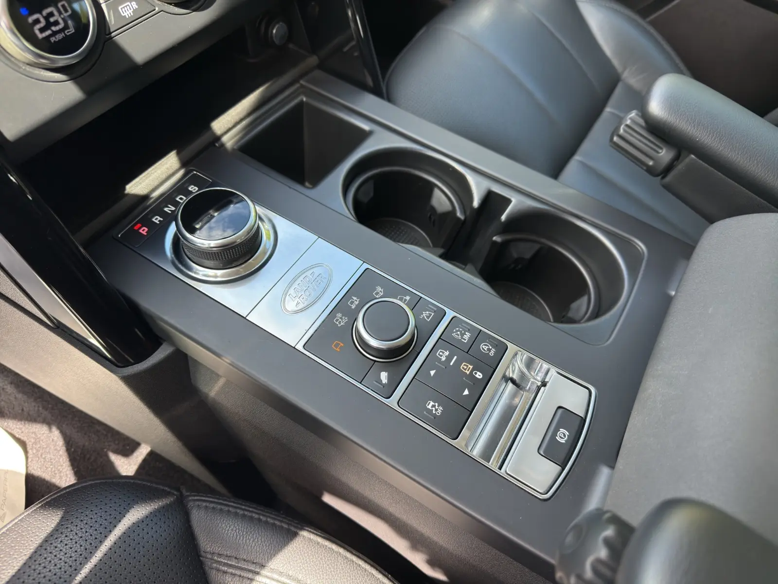 Land Rover Discovery 5 Si6 3.0 V6 SE | 340 ch | BVA | Suspension pneumatique | Cuir | Régulateur adaptatif | Sièges chauffants | Attelage