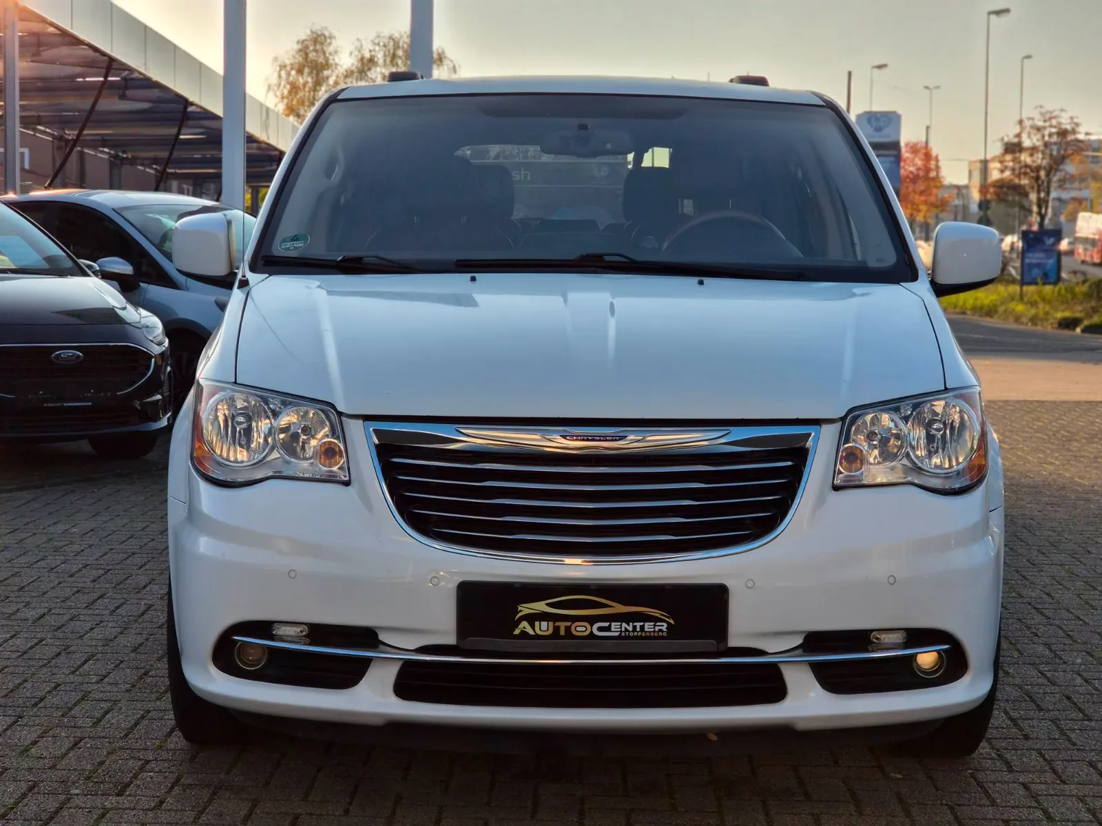 CHRYSLER GRAND VOYAGER TOWN & COUNTRY 3.6 V6 287 CH – BVA – 7 PLACES – CUIR – PORTES ÉLECTRIQUES – DVD – 52 771 KM