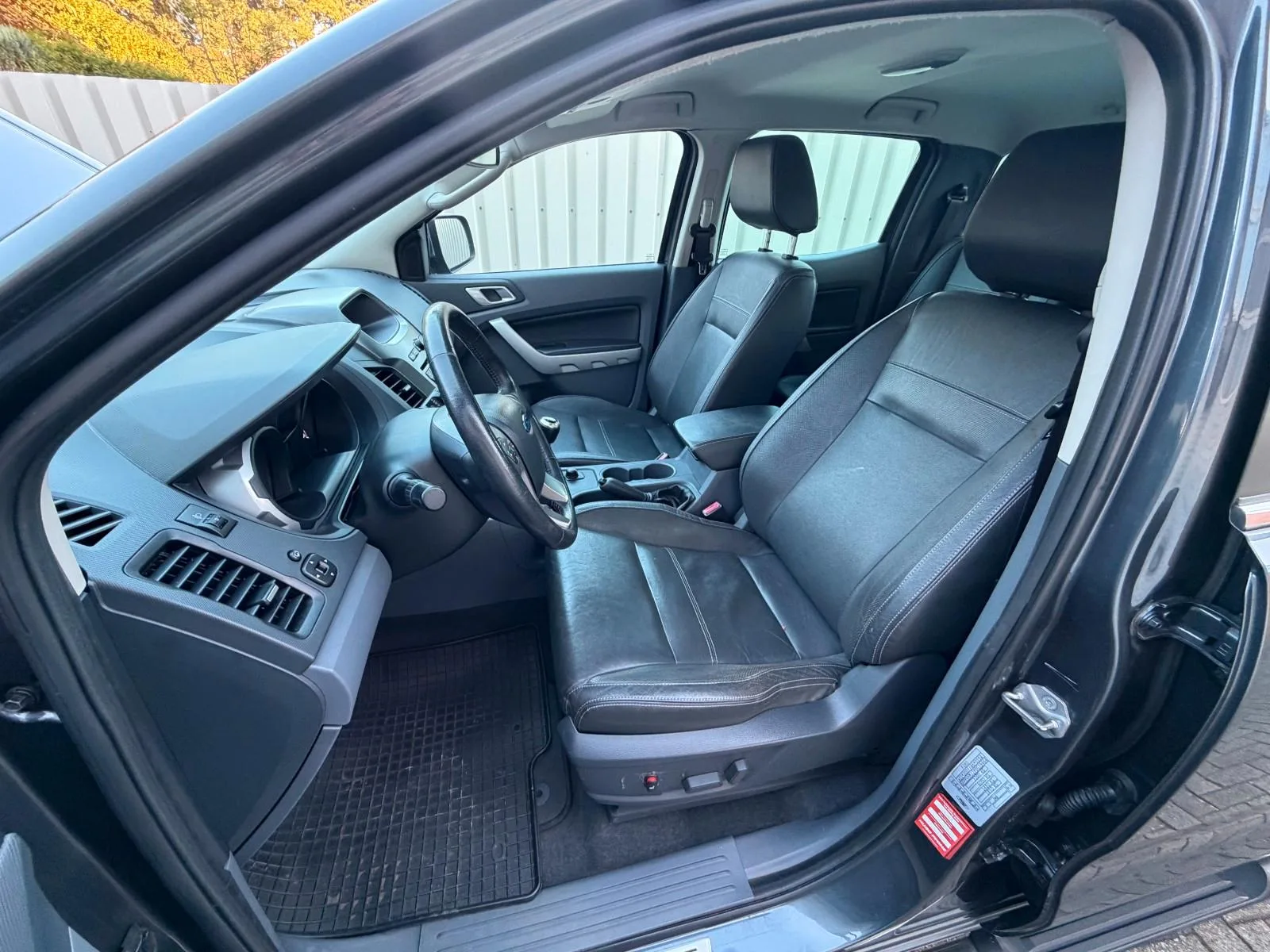 FORD RANGER LIMITED DOPPELKABINE 4X4*3,2 L TÜV 6-28* | BVM