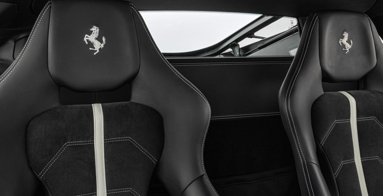 Ferrari 458 Italia V8 570 ch • Boîte F1 DCT • Baquets carbone • Pack Carbone • 48 000 km • Bianco Avus