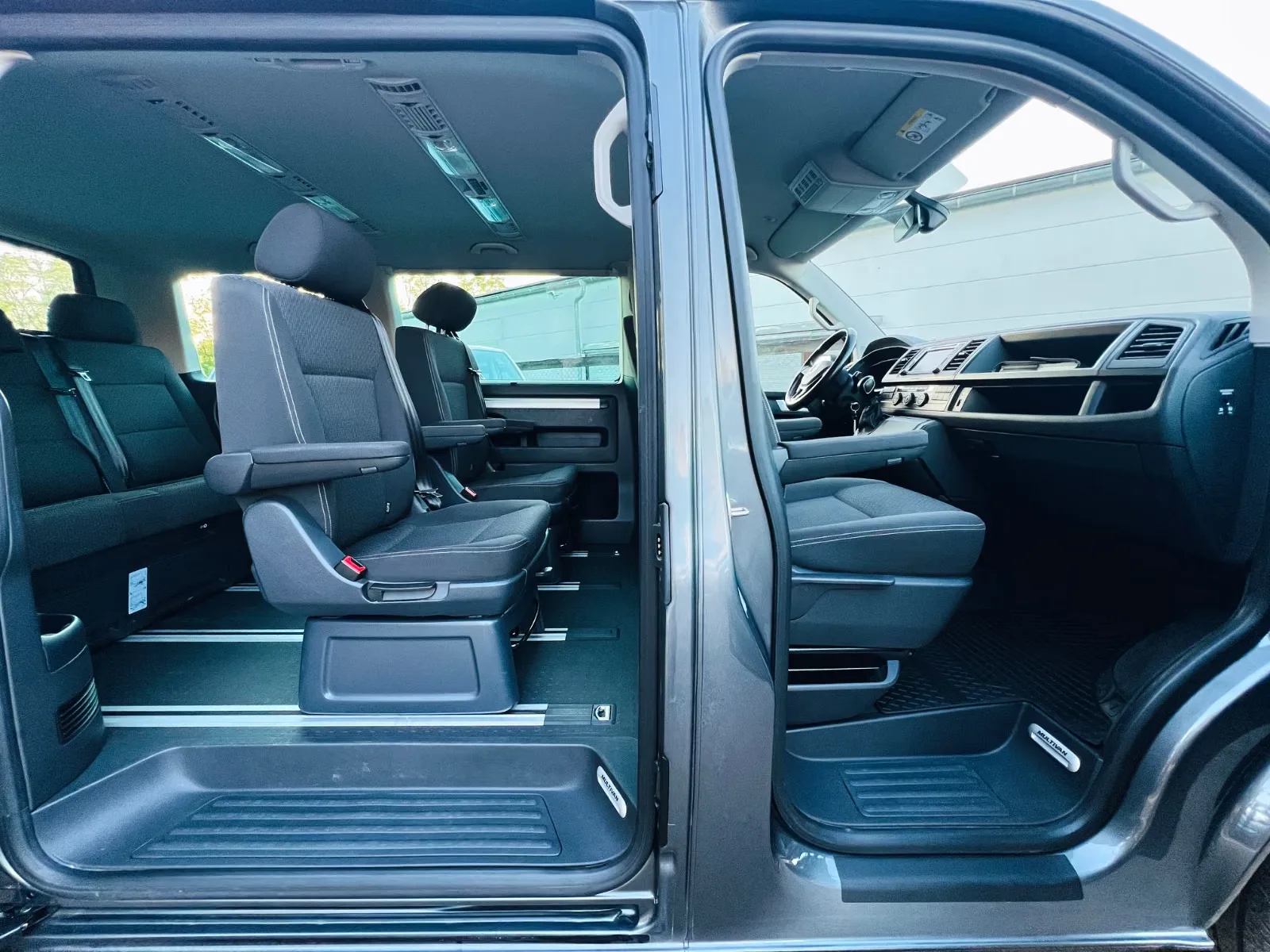 VOLKSWAGEN T6 MULTIVAN 2.0 TDI 150CH - DSG - GPS - CAMÉRA - ATTELAGE - 7 PLACES - 114.000 KMS