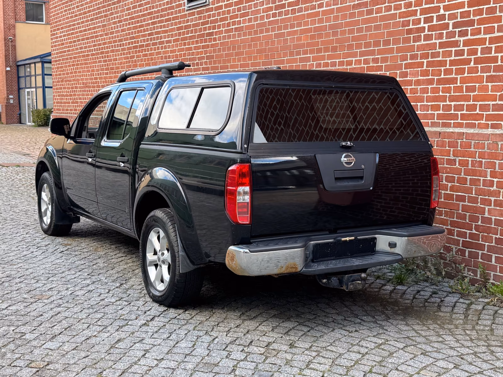 NISSAN NAVARA 2.5 DCI 190 CH – 4X4 – DOUBLE CABINE – CUIR – GPS – ATTELAGE – 150 000 KM