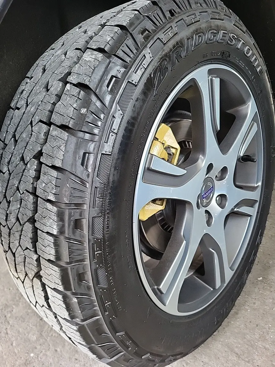 Volvo XC60 D5 AWD 205 ch Summum • 5 cylindres • Cuir • Toit pano • GPS • Caméra • Xénon • Attelage
