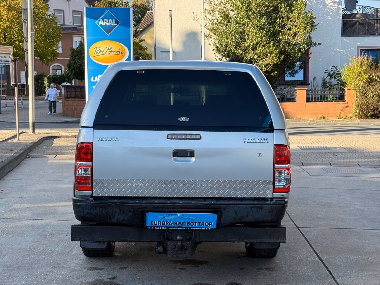 TOYOTA HILUX DOUBLE CAB 4X4 144 ch BVM - 1ère MAIN - ATTELAGE - 1540000 km