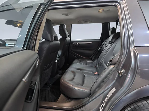 VOLVO XC70 D5 AWD 185 ch BVM - 2ème MAIN - CUIR - ATTELAGE - 153900 KM
