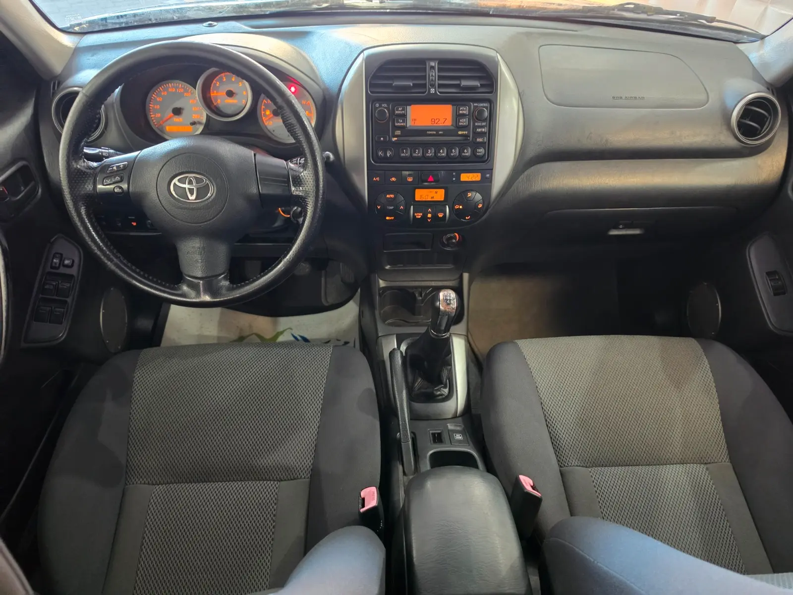 Toyota RAV4 2.0 D-4D 116 ch 4x4 Sol • 5 portes • Clim auto • Sièges chauffants • Attelage