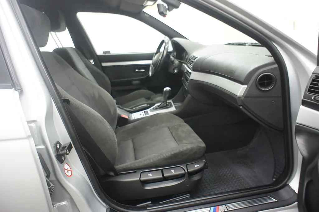 BMW 525i TOURING e39 192 ch BVA M SPORT 4X2 - 219000 km