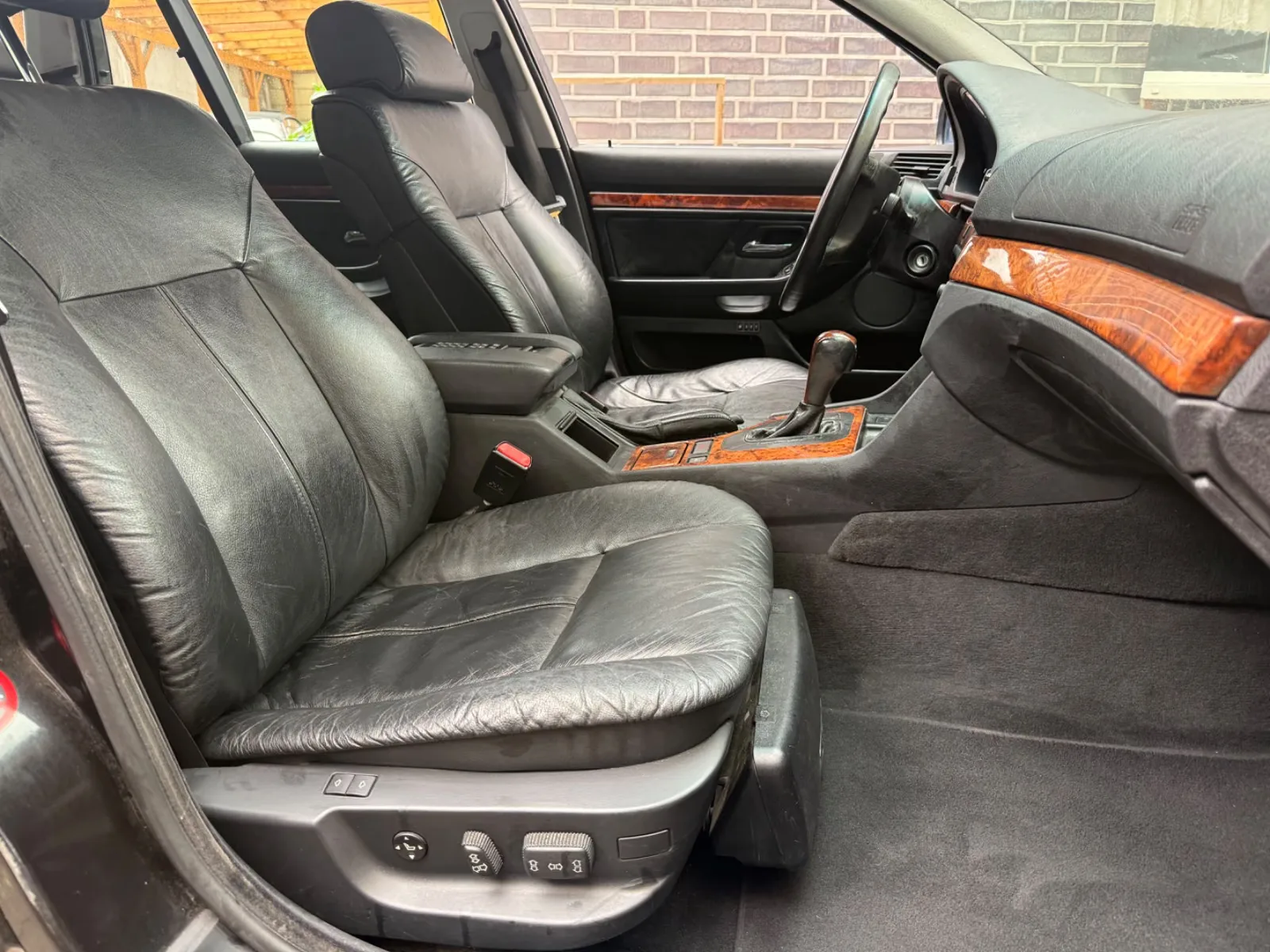 BMW 528 i TOURING 193 ch BVA - CUIR - 2ème MAIN - 239000 km
