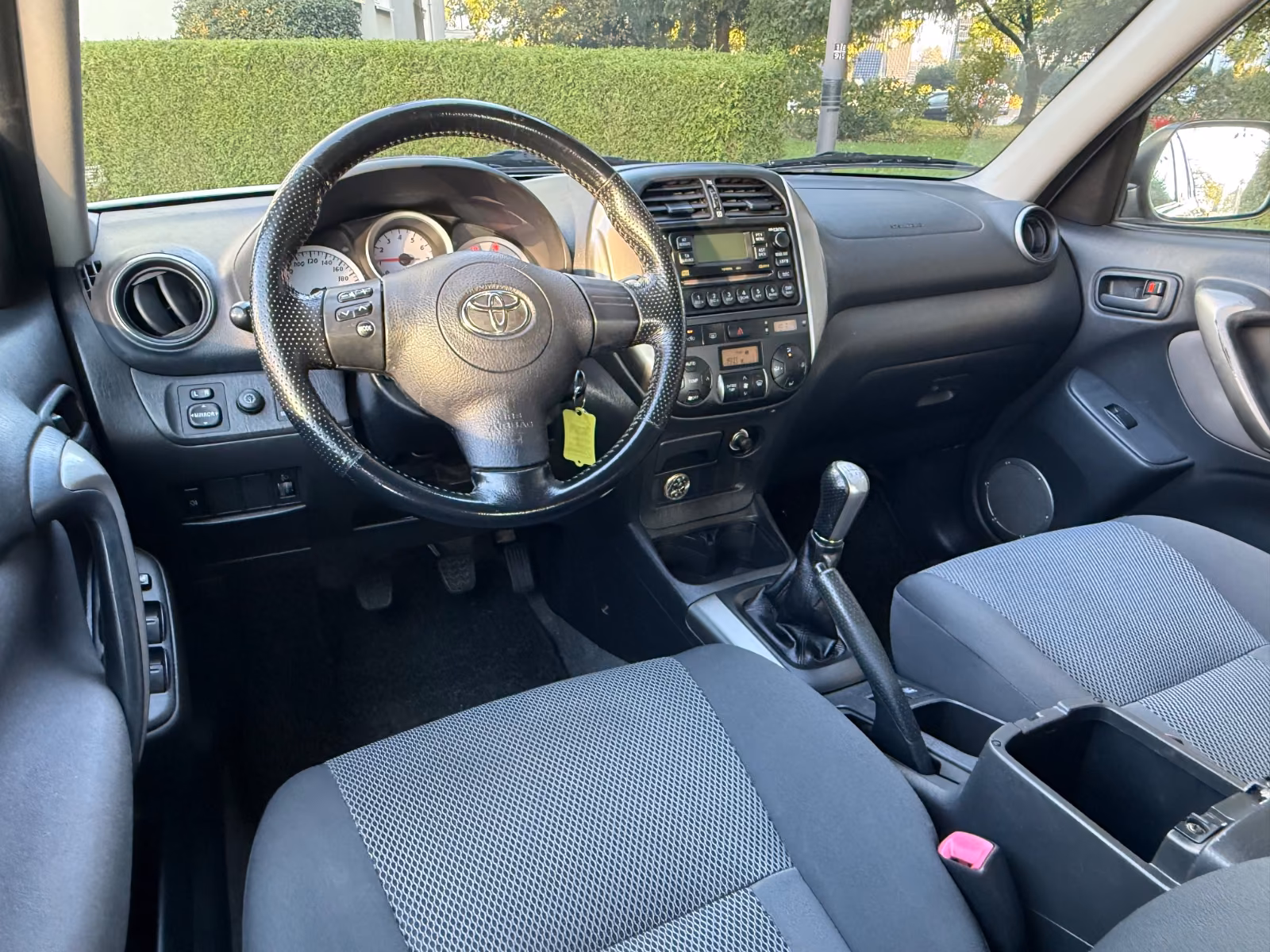 Toyota RAV4 2.0 VVT-i 150 ch 4x4 Sol • 5 portes • Clim auto • Attelage • Jantes 16"