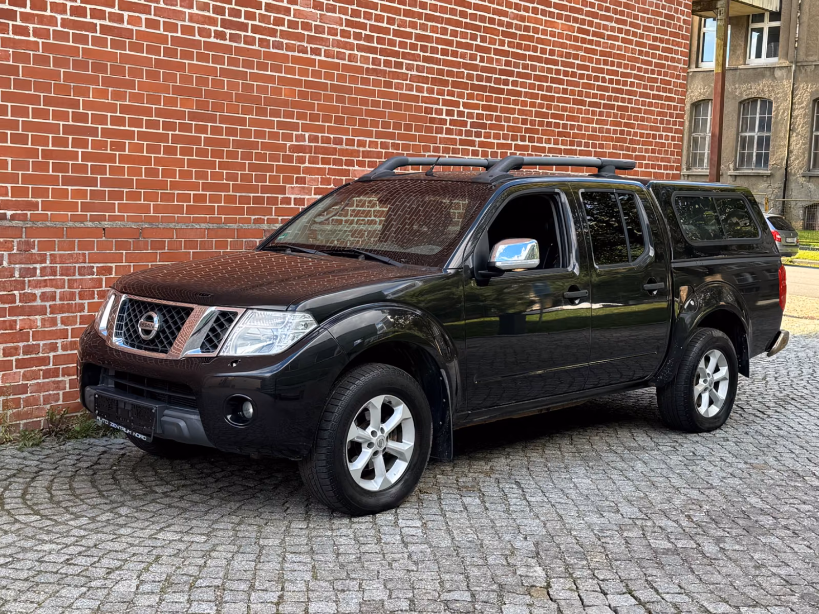 NISSAN NAVARA 2.5 DCI 190 CH – 4X4 – DOUBLE CABINE – CUIR – GPS – ATTELAGE – 150 000 KM