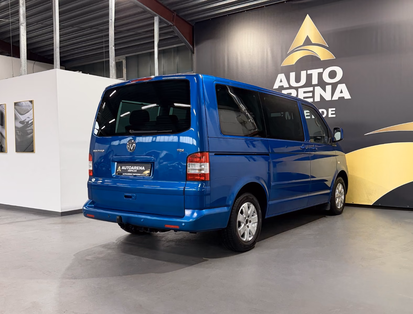 VOLKSWAGEN T5 MULTIVAN COMFORTLINE 2.5 TDI 131 CH – 7 PLACES – SIÈGES PIVOTANTS – BANQUETTE COUCHETTE – CLIM 3 ZONES – 181 000 KM