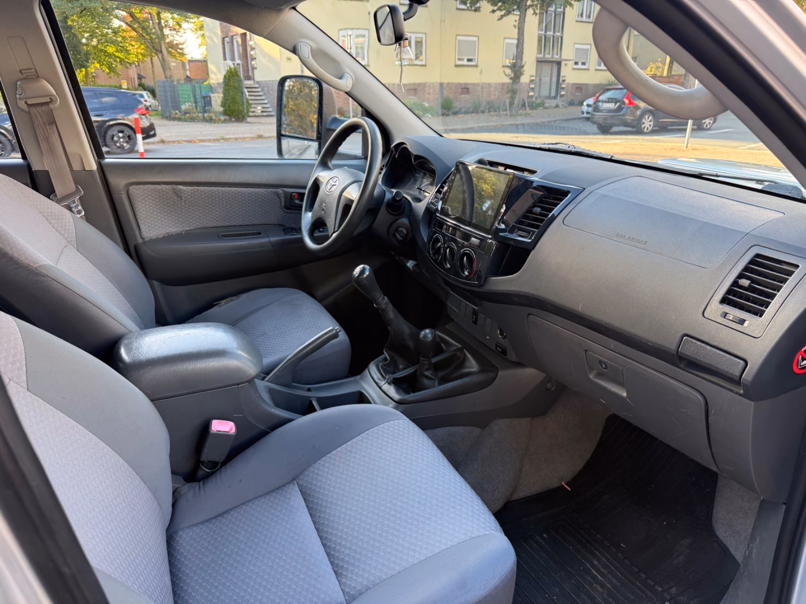 TOYOTA HILUX DOUBLE CAB 4X4 144 ch BVM - 1ère MAIN - ATTELAGE - 1540000 km