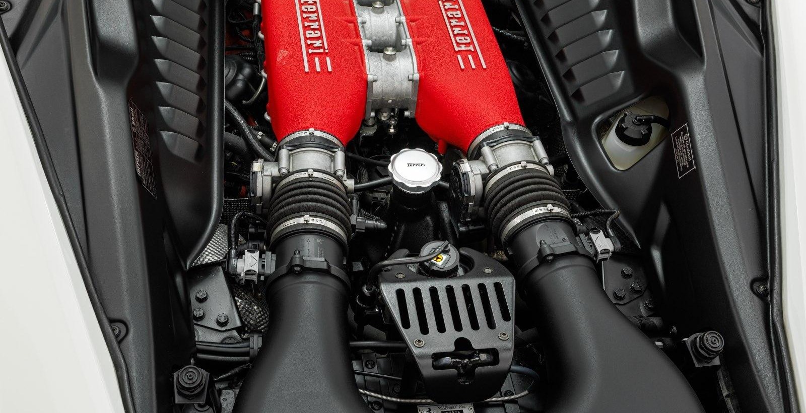 Ferrari 458 Italia V8 570 ch • Boîte F1 DCT • Baquets carbone • Pack Carbone • 48 000 km • Bianco Avus