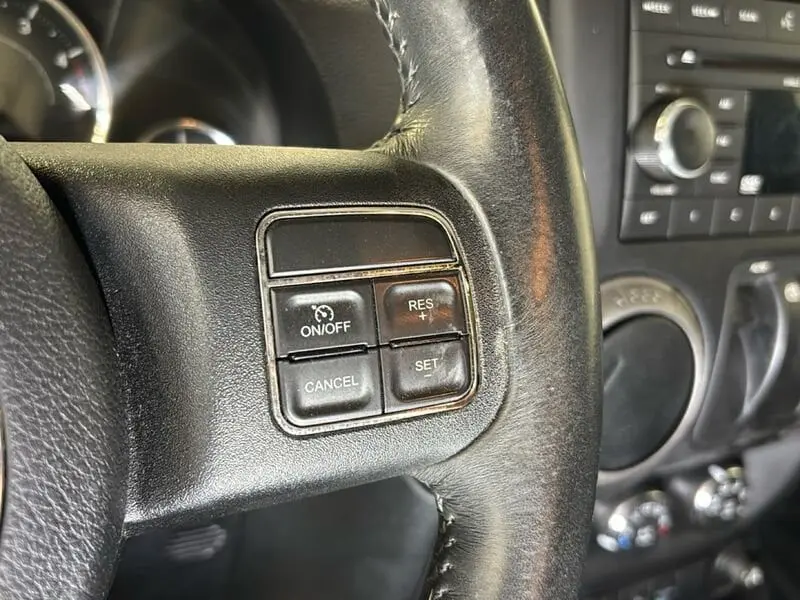 Jeep Wrangler 2.8 CRD Sport | 200 ch | BVM | Hard-top | Climatisation | Régulateur de vitesse | Jantes alu noires