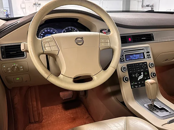 VOLVO XC70 D5 AWD 185 ch SUMMUM BVA - CUIR - ATTELAGE - 155600 km
