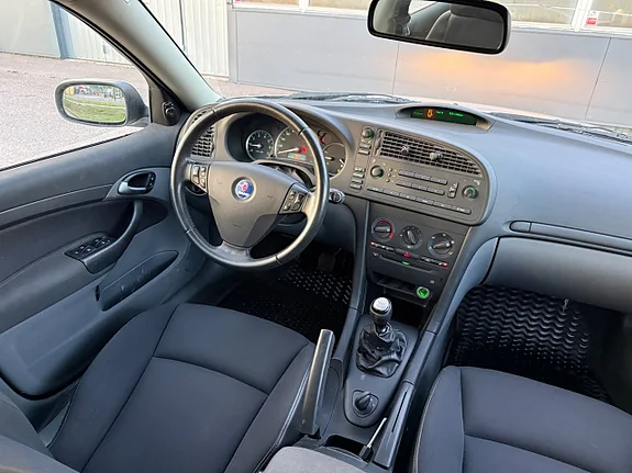 SAAB 9-3 SPORTCOMBI 1.8 LINEAR 122 ch BVM - 1ère MAIN - ATTELAGE - 166760 KM