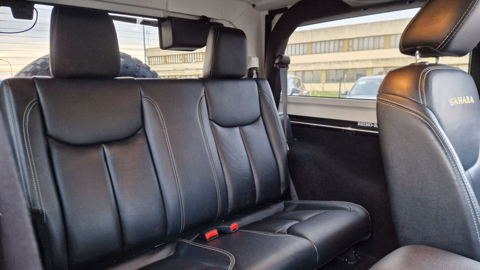 Jeep Wrangler 2.8 CRD Sahara | 200 ch | BVA | Intérieur cuir | GPS | Caméra de recul | Sièges chauffants | Galerie de toit