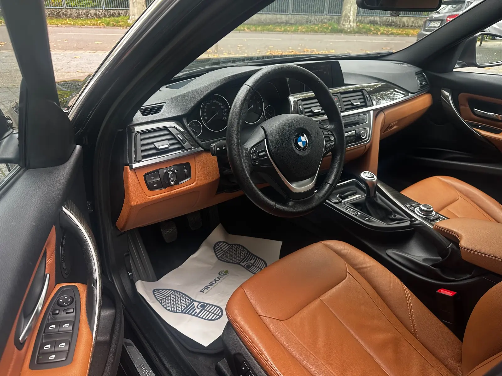 BMW 328i xDRIVE 2.0 TURBO 245ch - 4X4 - CUIR DAKOTA - AFFICHAGE TÊTE HAUTE - SIÈGES ÉLECTRIQUES À MÉMOIRE - GPS