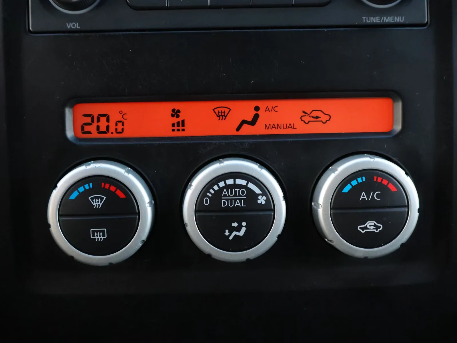 NISSAN NAVARA KING CAB SE 4X4 2.5 DCI 1ERE MAIN CLIM TUV  | 190 ch | BVM | VOLANT EN CUIR