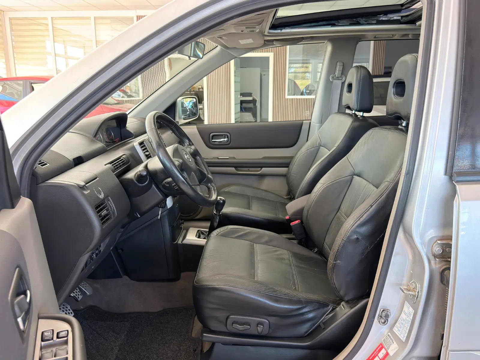 NISSAN X-TRAIL 2.2 dCi 136ch 4x4 - CUIR - TOIT PANORAMIQUE OUVRANT - SIÈGES CHAUFFANTS - SIÈGES ÉLECTRIQUES - RÉGULATEUR DE VITESSE