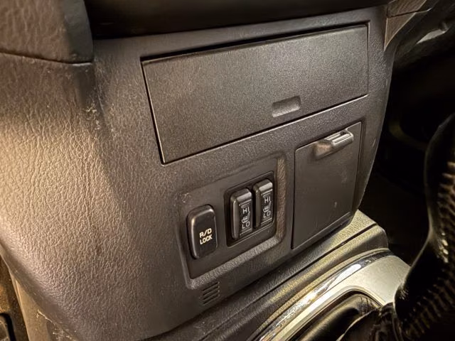Mitsubishi Pajero 3.2 DI-D Intense 3 portes | 200 ch | BVM | Intérieur cuir | Phares xénon | Attelage | Bluetooth