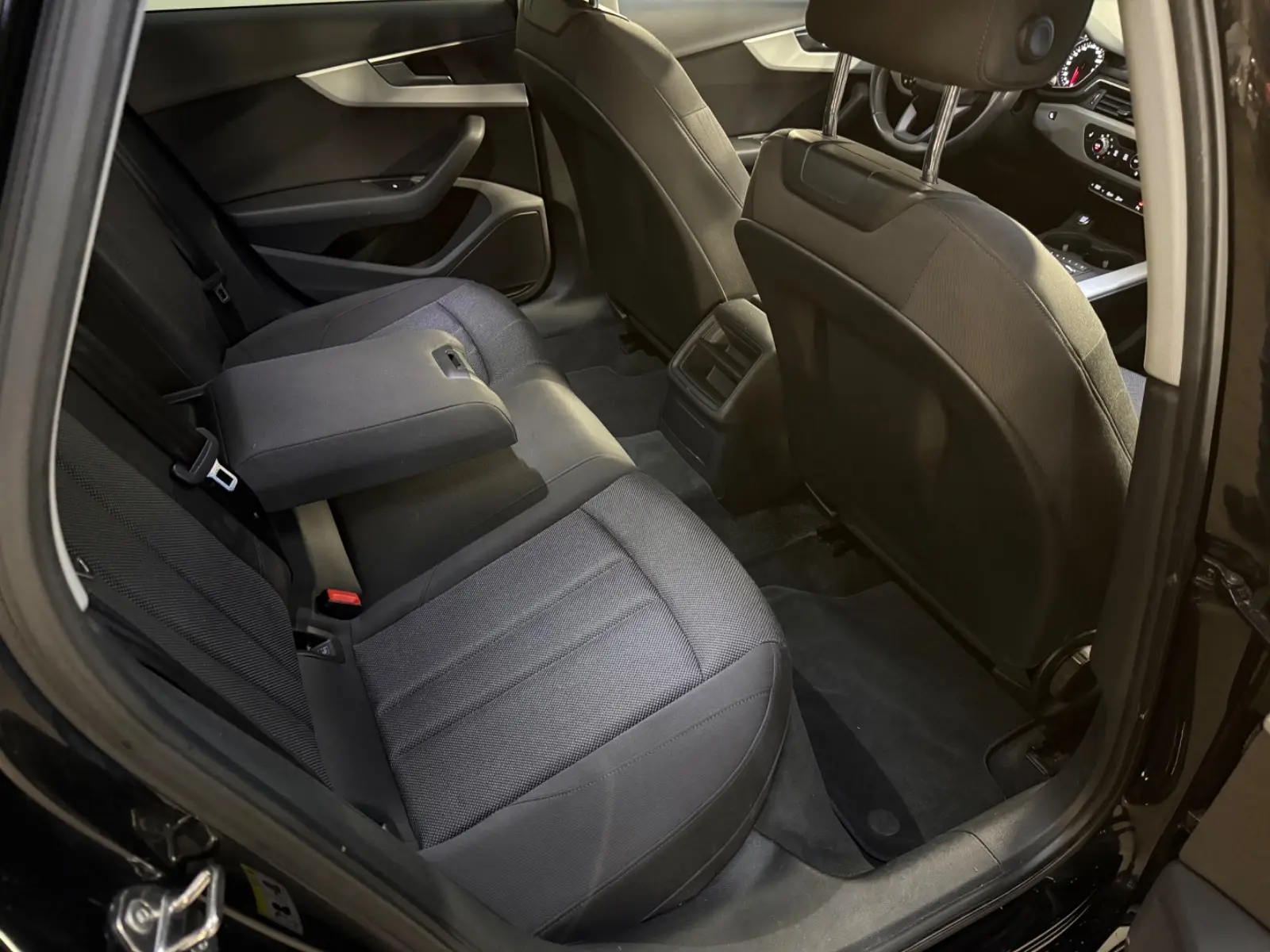 AUDI A4 AVANT 2.0 TDI 190ch QUATTRO S TRONIC - ATTELAGE PIVOTANT - GPS - XÉNON - HAYON ÉLECTRIQUE - SIÈGES CHAUFFANTS
