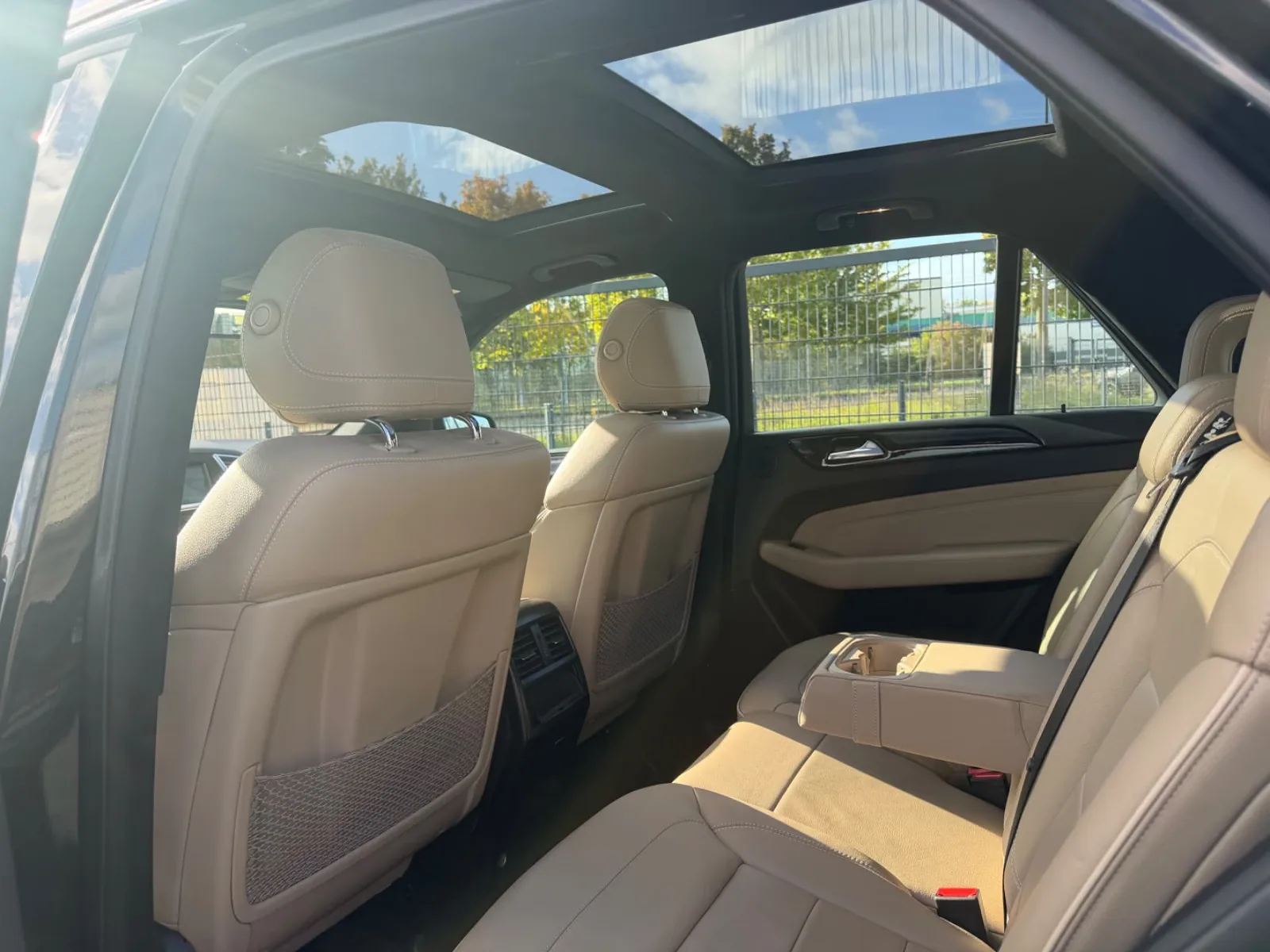 Mercedes-Benz Classe M 350 4MATIC Pack AMG | 306 ch | BVA | Toit panoramique | Cuir beige | Harman Kardon | GPS | Attelage