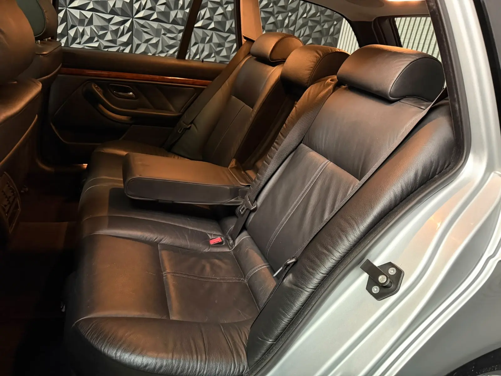 BMW 525i Touring E39 192 ch Exclusive • 6 cylindres • Boîte auto • 120 000 km • Cuir • Xénon • Attelage