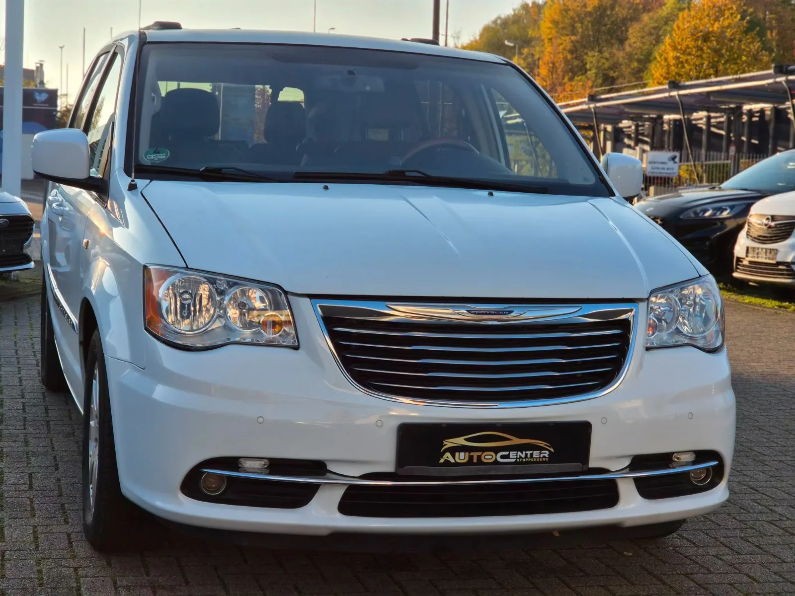 CHRYSLER GRAND VOYAGER TOWN & COUNTRY 3.6 V6 287 CH – BVA – 7 PLACES – CUIR – PORTES ÉLECTRIQUES – DVD – 52 771 KM