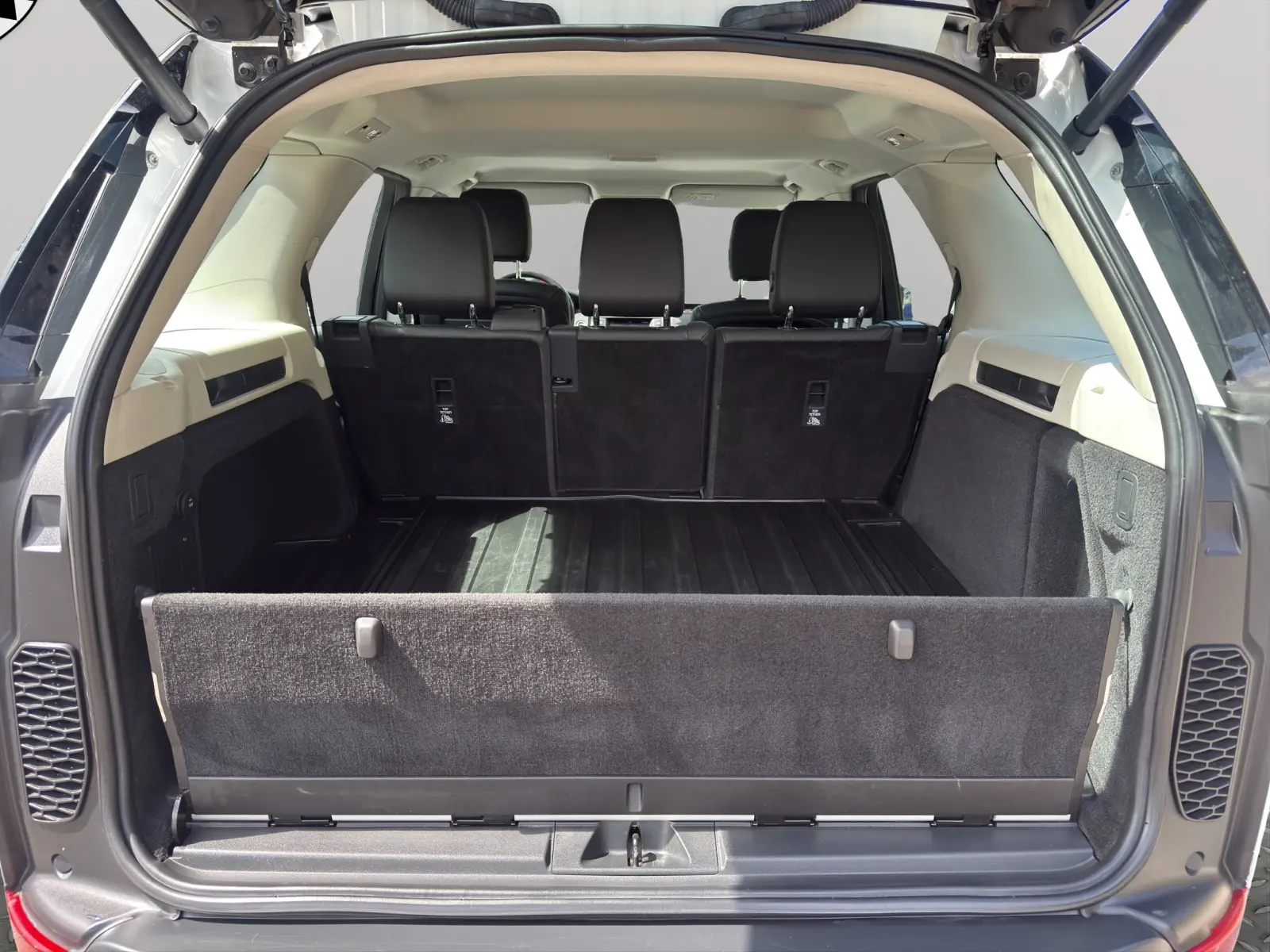 Land Rover Discovery 5 Si6 3.0 V6 SE | 340 ch | BVA | Suspension pneumatique | Cuir | Régulateur adaptatif | Sièges chauffants | Attelage