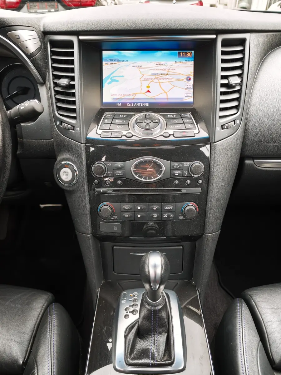 Infiniti QX70 3.0d S Premium | 238 ch | BVA | Cuir | Toit ouvrant | Régulateur adaptatif | Sièges chauffants et ventilés | GPS