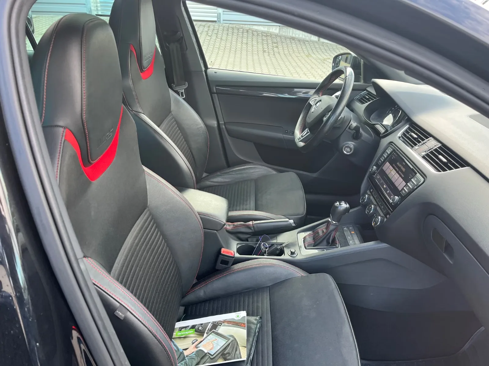 SKODA OCTAVIA COMBI RS 2.0 TDI 184ch DSG - TOIT PANORAMIQUE - ATTELAGE AMOVIBLE - GPS COLUMBUS - JANTES 19" - SIÈGES CHAUFFANTS