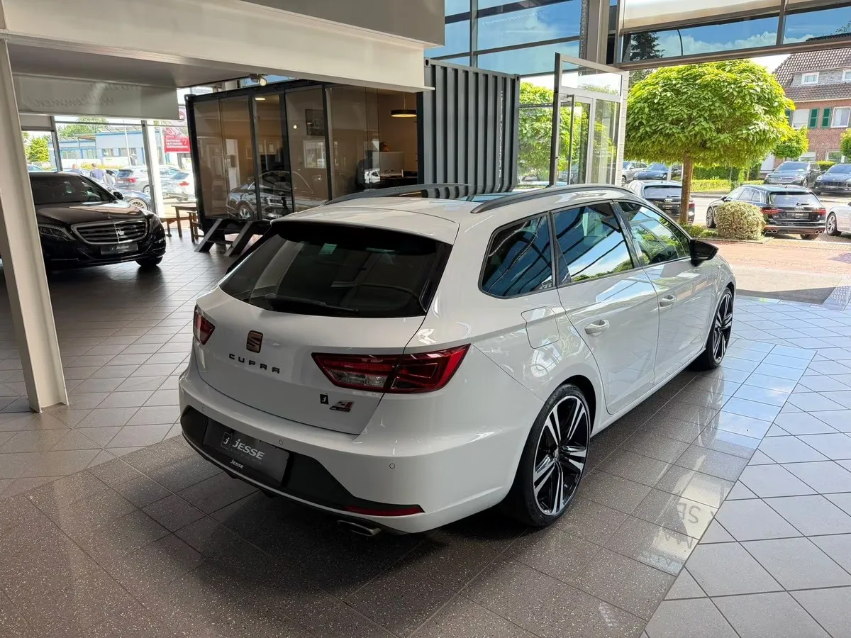 Seat Leon ST Cupra 290 ch • Boîte manuelle 6 • Toit pano • ACC • Caméras AV/AR • Cuir / Alcantara • DCC